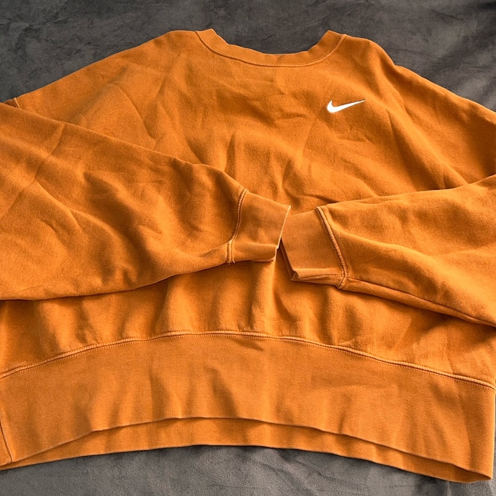 Women’s Nike cropped crew neck